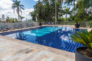 Indoor pool, outdoor pool, open 9:00 AM to 10:00 PM, pool umbrellas - Grand Resort Serra Negra (Serra Negra)