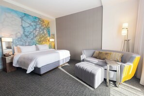 客房, 1 张特大床和 1 张沙发床 | 办公桌、笔记本电脑工作区、遮光窗帘、熨斗/熨衣板