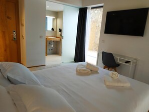 Habitación doble Deluxe, Terraza | Baño | Toallas 