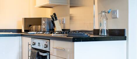 Apartment, Private Bathroom, Courtyard View | Shared kitchen