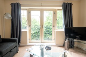 Apartamento básico, baño privado | Salón