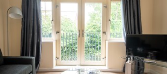 โรงแรมเลขที่ 6