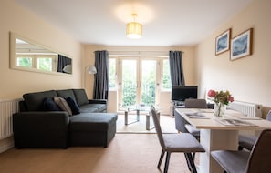 Departamento, baño privado, vista al patio | Lounge