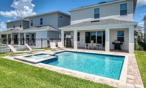 A heated pool - Vibrant Sun-Filled Villa with Gaming Loft at Encore (Kissimmee)