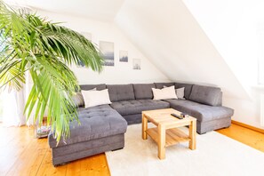 TV, video games, DVD player, books - Perfekt für Gruppen und Familien! 120 qm Wohnung Nähe Bamberg (Adelsdorf)