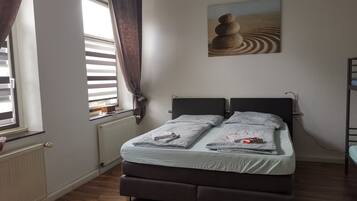 2 chambres, fer et planche à repasser, Wi-Fi gratuit, draps fournis