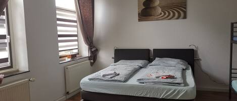 2 bedrooms, iron/ironing board, free WiFi, bed sheets