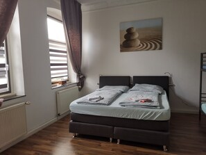 2 bedrooms, iron/ironing board, free WiFi, bed sheets - Ferienwohnung Felicity 85 m2 (Solingen)