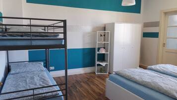 2 dormitorios, tabla de planchar con plancha, wifi gratis y ropa de cama