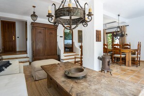 Interior - Cubo's Villa Las Lagunas de Azahar / free wifi / high privacy / private pool (Coín)