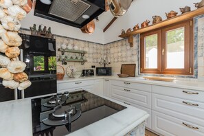 Kühlschrank, Mikrowelle, Ofen, Geschirrspüler