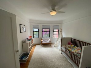 5 bedrooms, WiFi - San Francisco 3 Floor House with Private Backyard (San Francisco)
