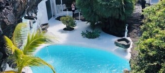 Private Villa, sea views, sunny Swimming pool & BBQ near Puerto del Carmen 
