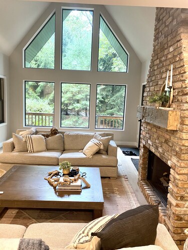 Designer Cottage +Guesthouse on large private estate in Grand Beach with Hot Tub