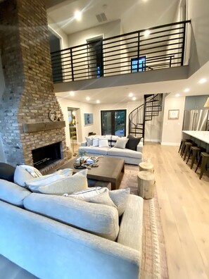 TV, fireplace