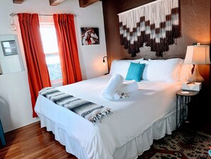 3 chambres, bureau, fer et planche à repasser, lit parapluie