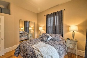 2 bedrooms, desk, iron/ironing board, free WiFi - Cheesman Park 2-Bed.1910 Charm W/Modern Flair. Great Location! (Denver)