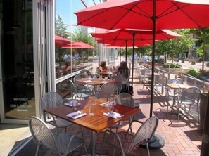 Outdoor dining - Cheesman Park 2-Bed.1910 Charm W/Modern Flair. Great Location! (Denver)