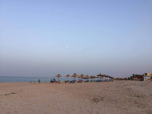 Beach - 3 bedroom apartment in chott meriem (Chott meriem)