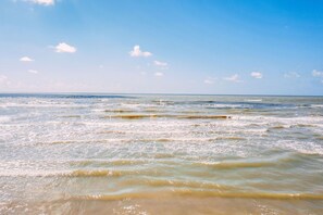 Plage, chaises longues