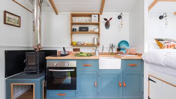 Kamar Deluks, ensuite (The Wriggly Tin) | Dapur bersama