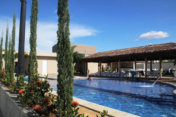 Outdoor pool, a heated pool - PUNTA CALDAS > CASA C > R$686/CASA/NOITE > ACOMODA ATÉ 10 (Caldas Novas)