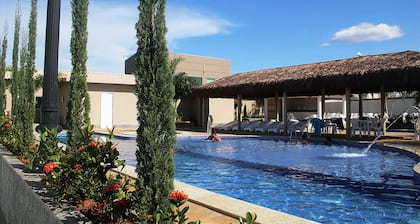 PUNTA CALDAS > CASA C > R$686/CASA/NOITE > ACOMODA ATÉ 10