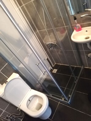 Deluxe Studio, 2 Bedrooms | Bathroom | Shower, free toiletries, hair dryer - Airport Royal Hotel (Arnavutköy)