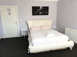 Business kamer, 2 slaapkamers | Een bureau, een laptopwerkplek, gratis wifi, rolstoeltoegang