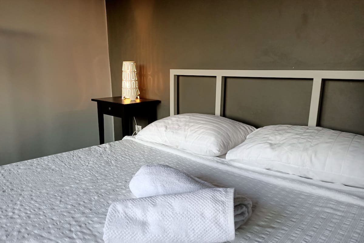 Standard Double Room, Balcony, Garden View | Iron/ironing board (on request), WiFi (free)