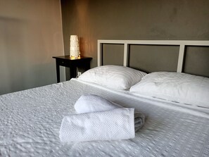 Standard Double Room, Balcony, Garden View | Iron/ironing board, free WiFi - Hostel Bahane (Istanbul)