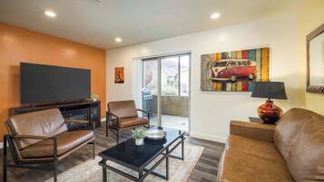 Fernseher, Kamin, DVD-Player, Arbeitsbereiche