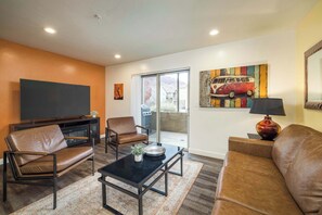 Fernseher, Kamin, DVD-Player, Arbeitsbereiche