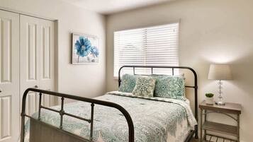 3 bedrooms, iron/ironing board, WiFi