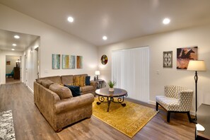 Televisión y oficina 