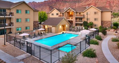 5K Top Floor Moab Redcliff Condo, POOL & HOT TUB