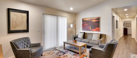 تلفزيون، مشغل دي في دي، مكتب