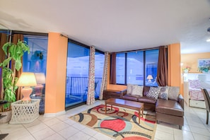 Condo, 1 Bedroom, Balcony, Ocean View | Living area