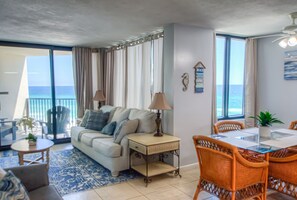 Appartamento, 1 camera da letto, balcone, vista oceano | Pasti in camera