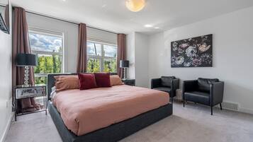 3 bedrooms, desk, iron/ironing board, WiFi