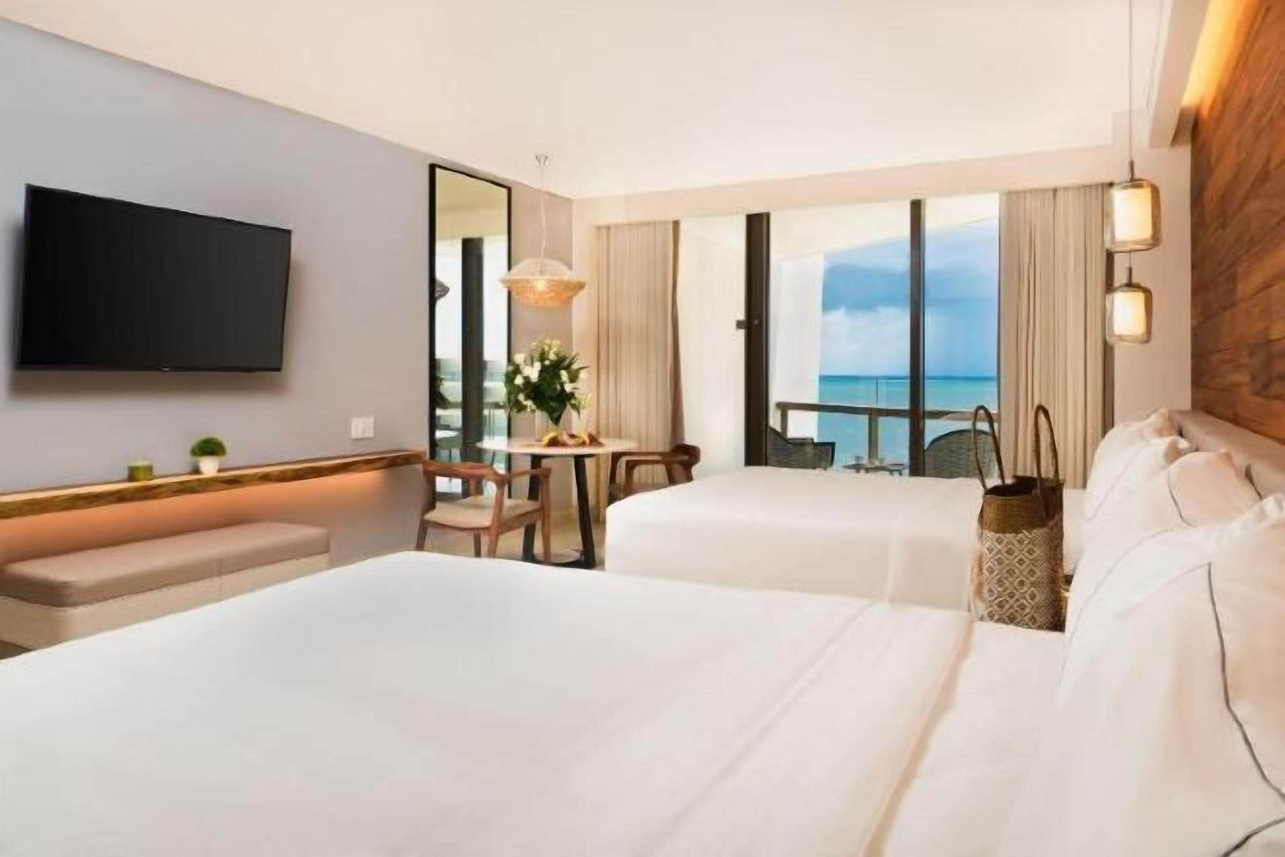 Hypo-allergenic bedding, in-room safe, iron/ironing board