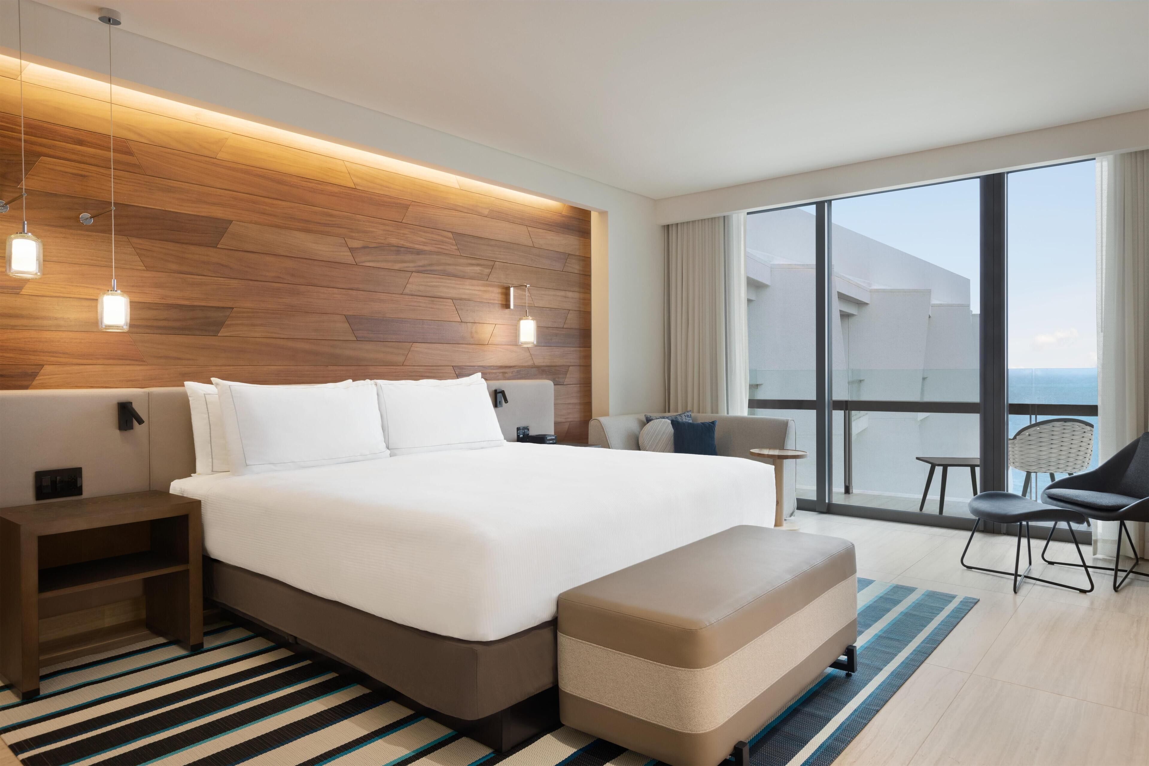 OCEAN FRONT ONE BEDROOM PARLOR SUITE-KING BED | Living area