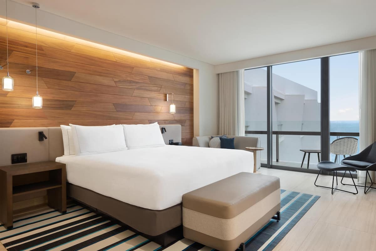 OCEAN FRONT ONE BEDROOM PARLOR SUITE-KING BED | Living area