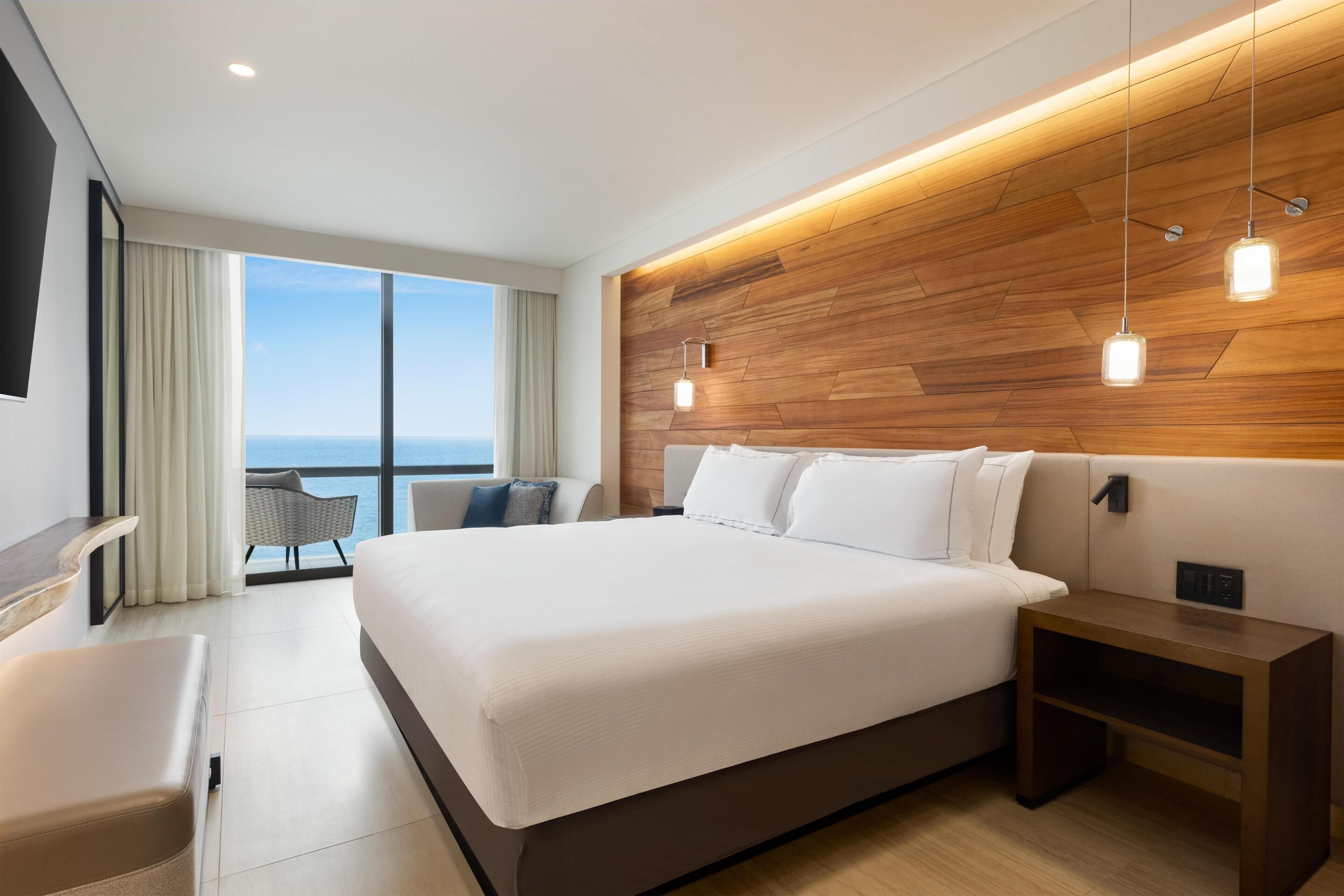 OCEAN FRONT ONE BEDROOM SUITE - KING BED | Hypo-allergenic bedding, in-room safe, iron/ironing board