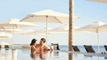 2 outdoor pools, pool loungers