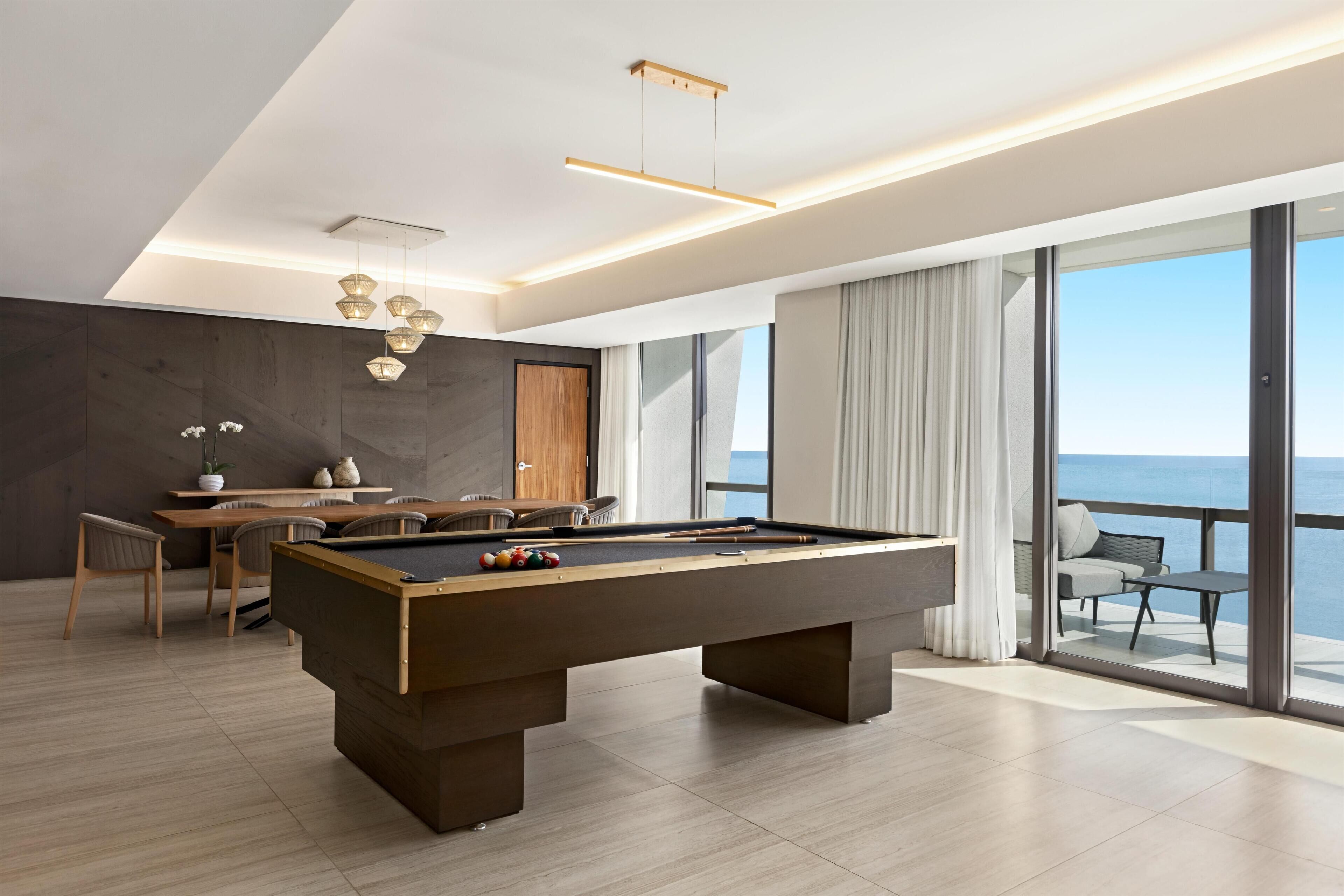 PRESIDENTIAL 2 BEDROOM SUITE | Living area