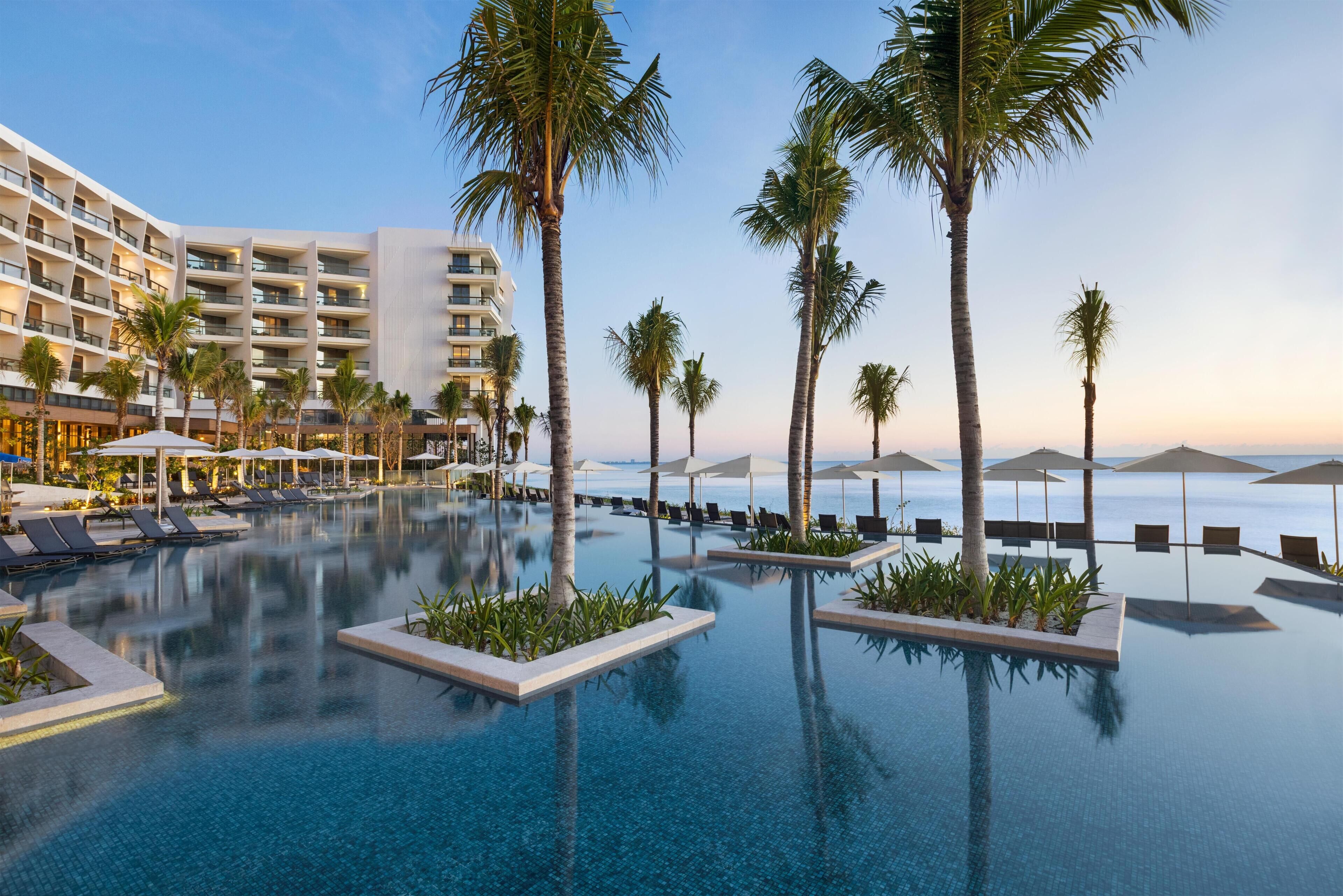 2 outdoor pools, sun loungers
