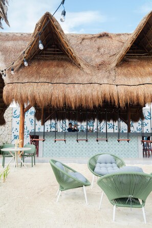 Private beach, sun-loungers, beach umbrellas, beach towels - Hilton Cancun, an All-Inclusive Resort (Cancun)