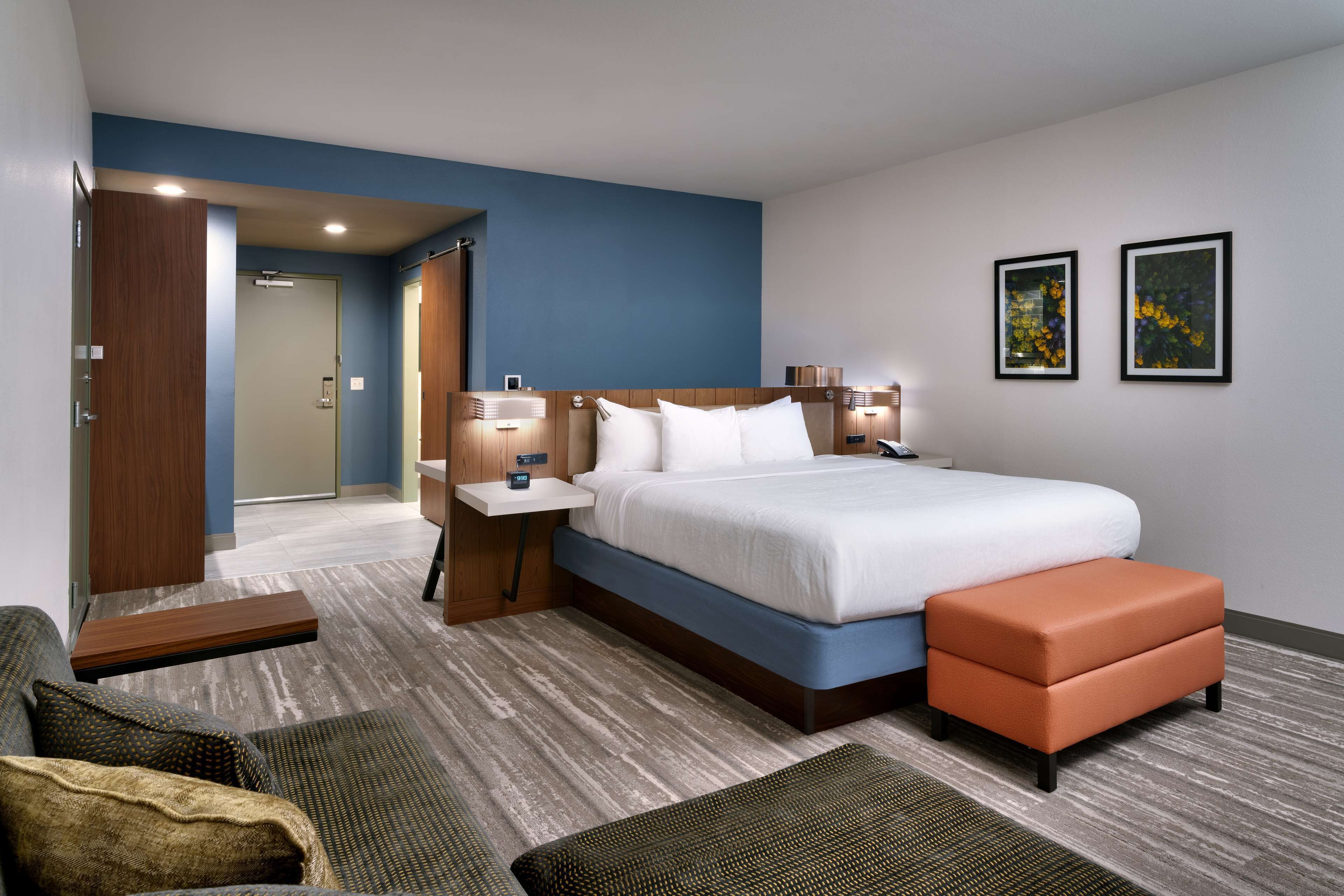 45-inch flat-screen TV with digital channels, TV, Netflix