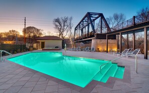 Outdoor pool, open 9:00 AM to 9:00 PM, sun loungers - Hilton Garden Inn Prescott Downtown (Prescott)